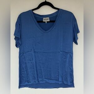 Leo & Ugo Blue Short Sleeve V-neck Shirt Size 1/ US Size Small
